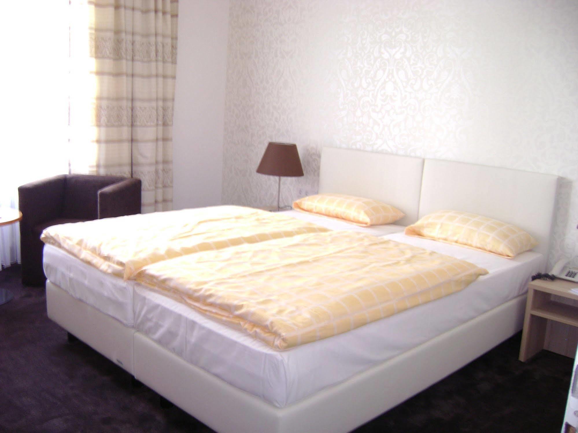 Centralhotel Garni Оффенбург Екстер'єр фото